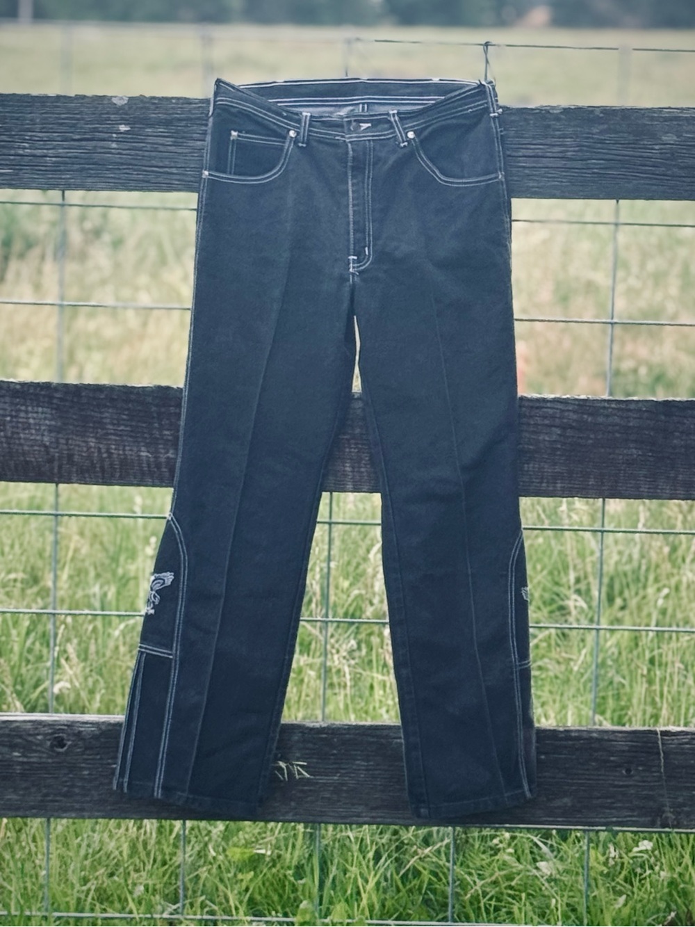 Y2K Black Embroidered Eagle Jeans Size 34 Straight‎ Leg Contrast Stitch Denim